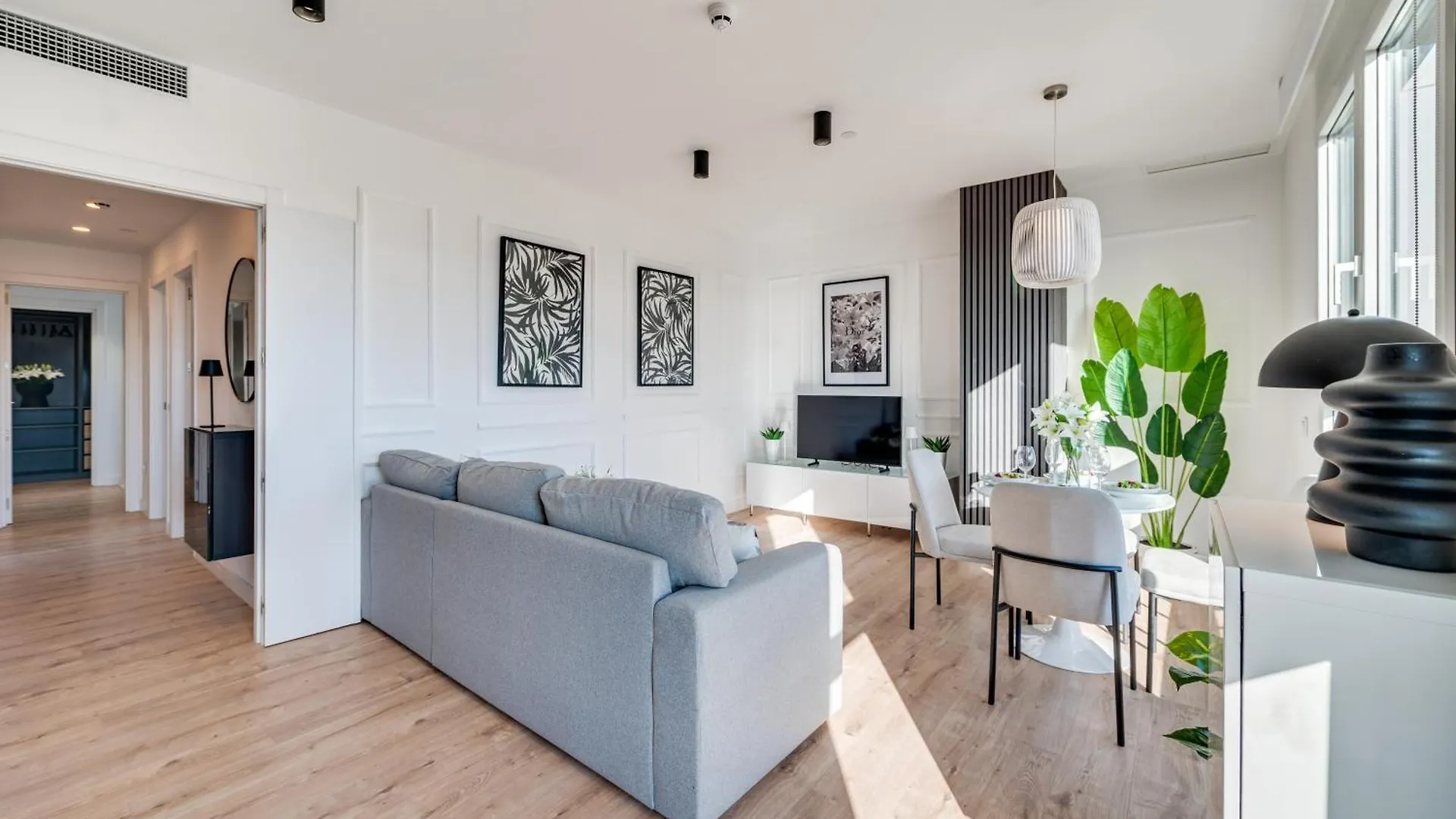Ferienwohnung Xpce Sky Towers - Parking Free Málaga Apartment