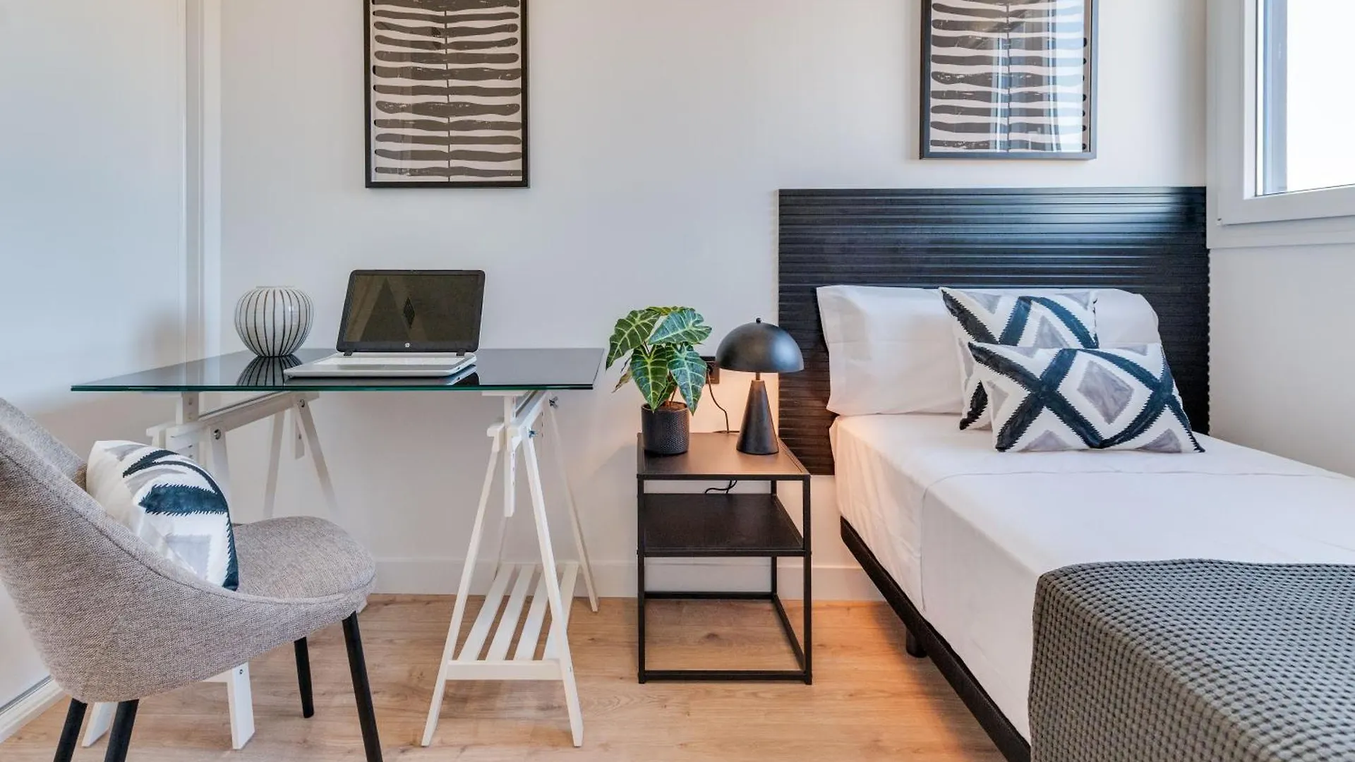 Ferienwohnung Xpce Sky Towers - Parking Free Málaga Apartment