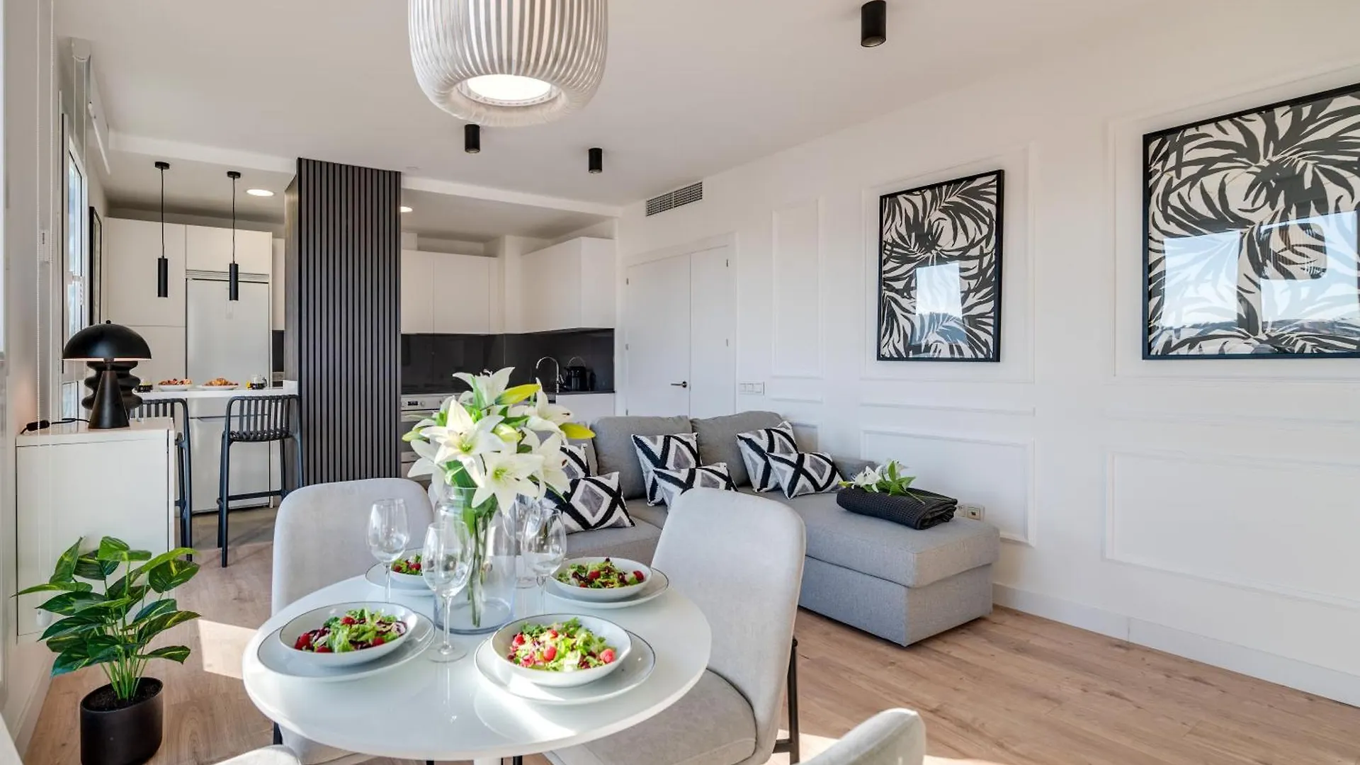 Ferienwohnung Xpce Sky Towers - Parking Free Málaga Apartment